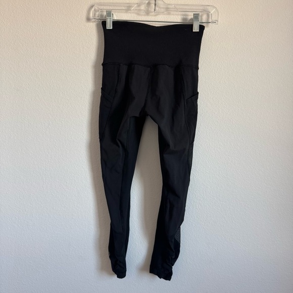 Lululemon Seek The Heat Crop in Black Size: 2 - Picture 11 of 13